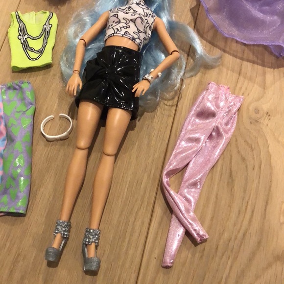 Like New! Barbie Xtra - Picture 7 of 8